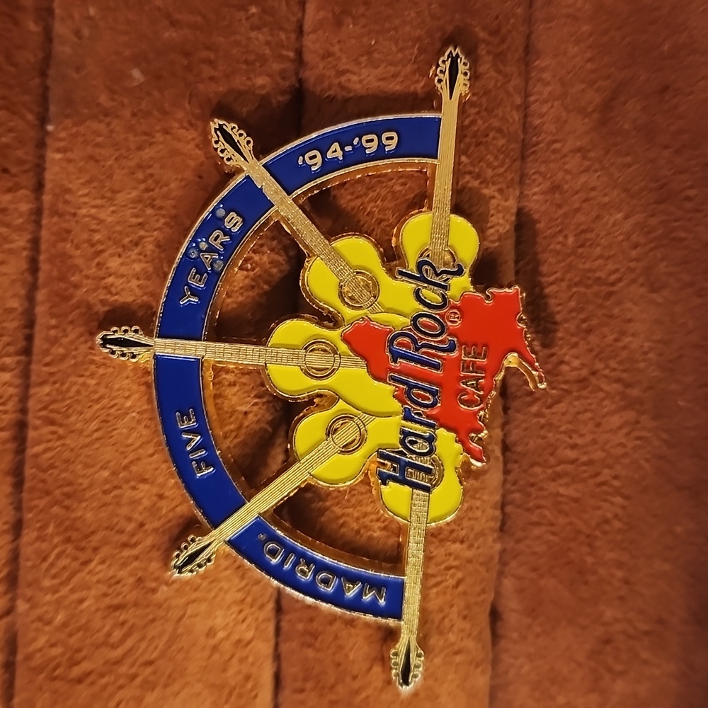 RARE Hard Rock Cafe | Madrid | Frankfurt | Bangkok |Guitar Logo Pins - Picture 4 of 10